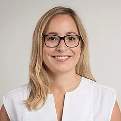 Dr Stephanie Thomas Dr Stephanie Thomas