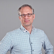 Portrait Prof. Dr. Mark Brönstrup