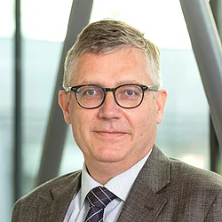 Dr. Stefan Scherer Dr. Stefan Scherer