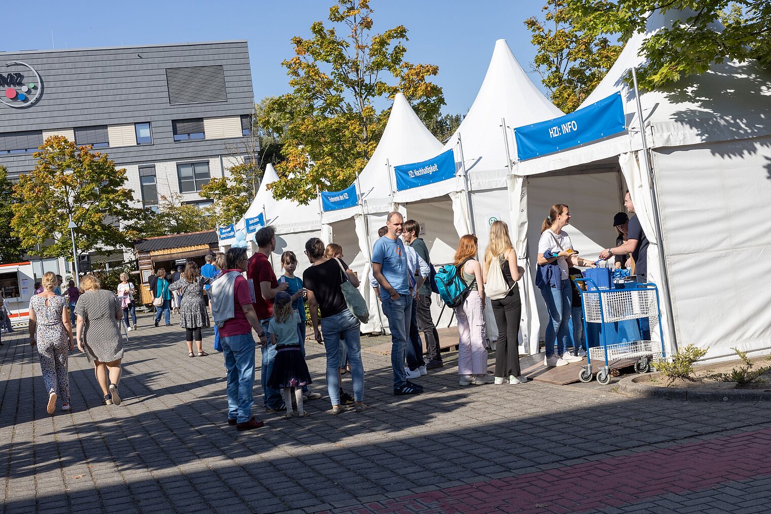 Informationsstände beim Tag der offenen Tür 2024