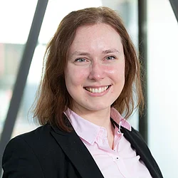 Dr. Katharina Rox Dr. Katharina Rox