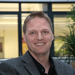 Dr Kai Schulze Dr Kai Schulze