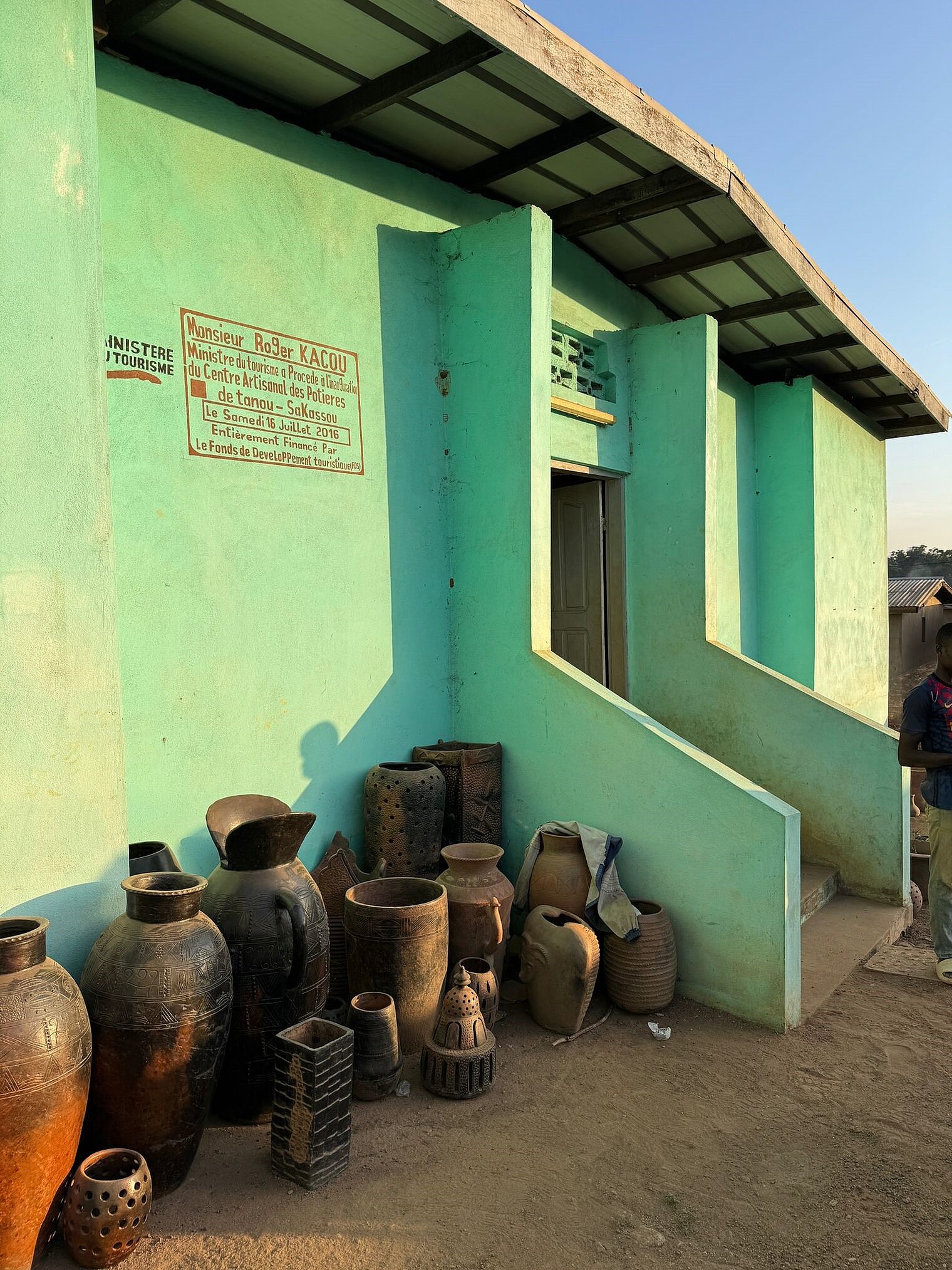 Visit to the pottery and fabric market in Bouaké